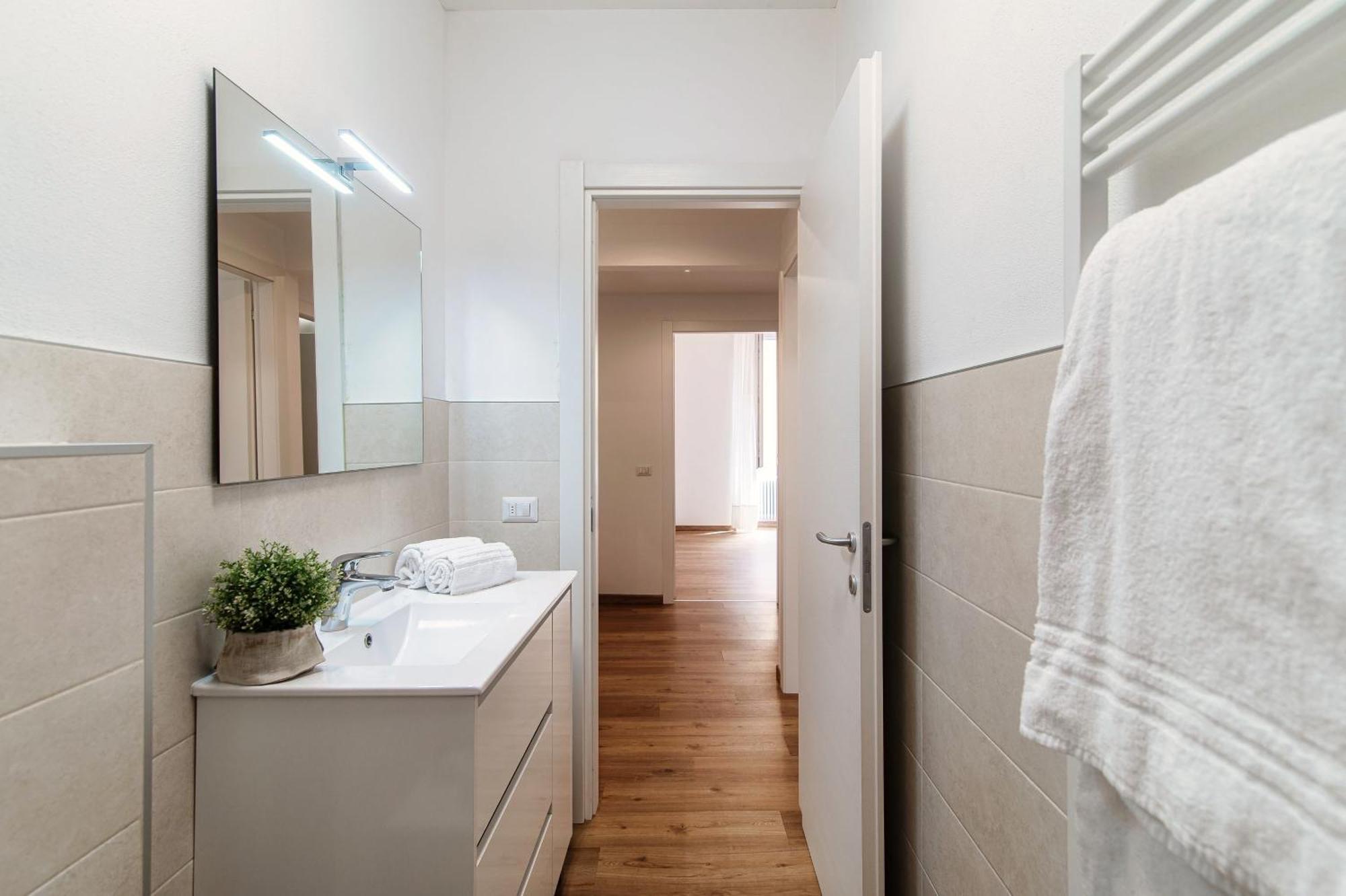 Sandy - By Myhomeincomo Appartement